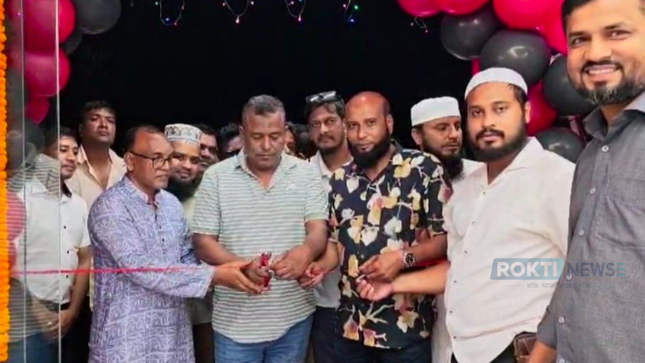 সুনামগঞ্জ হক মার্কেটে ওয়ান টেইলার্স এন্ড ফেব্রিকস এর উদ্বোধন করেন এড. নূরুল ইসলাম নূরুল এমপি
