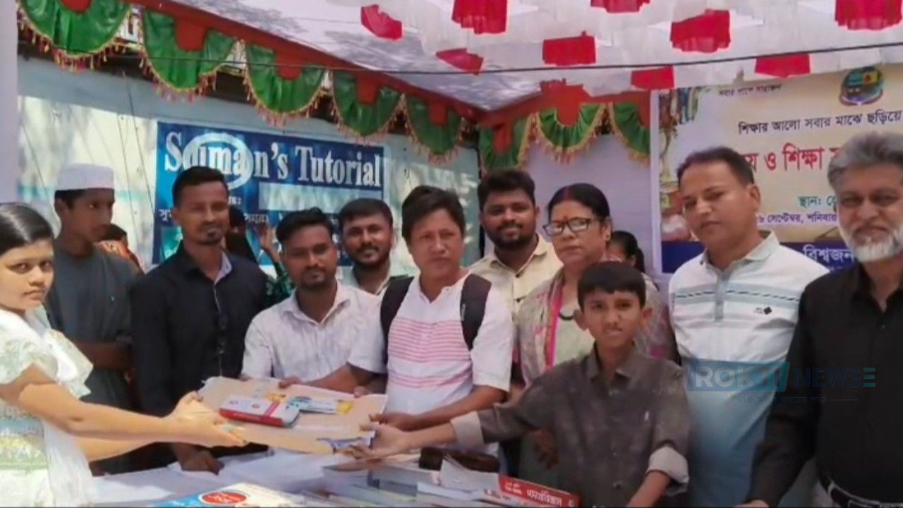 সুনামগঞ্জে বিনামূল্যে শিক্ষার্থীদের মাঝে বই বিতরণ